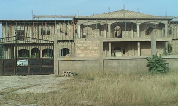 TOUBA- Cette maison de Wade que l’emprisonnement d’Aïdara Sylla avait plombé ! TOUBA- Cette maison de Wade que l’emprisonnement d’Aïdara Sylla avait plombé !