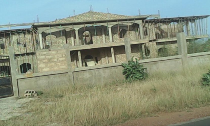 TOUBA- Cette maison de Wade que l’emprisonnement d’Aïdara Sylla avait plombé ! TOUBA- Cette maison de Wade que l’emprisonnement d’Aïdara Sylla avait plombé !