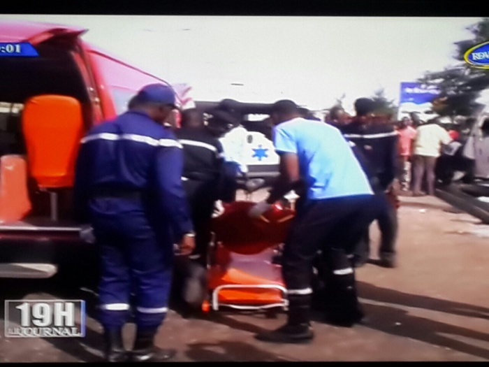 MARISTES : Une collision entre un bus Tata et un Ndiaga Ndiaye fait un mort et une cinquantaine de blessés MARISTES : Une collision entre un bus Tata et un Ndiaga Ndiaye fait un mort et une cinquantaine de blessés