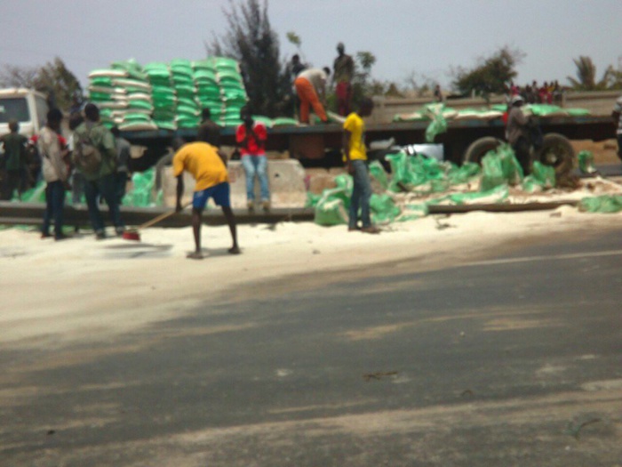 Grave accident sur l'autoroute : des camions gros porteurs qui faisaient la course causent plusieurs blessés Grave accident sur l'autoroute : des camions gros porteurs qui faisaient la course causent plusieurs blessés