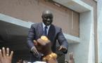 Face à face lourd de danger entre forces de l’ordre et la garde rapprochée d’Idrissa Seck