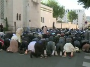 Les musulmans de Paris et Marseille célèbrent l'Aïd el-Fitr - YouTube.flv