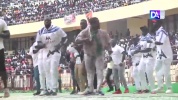 Arène nationale _ L'intégralité du Touss rythmé de Papa Sow devant ses supporters.....mp4