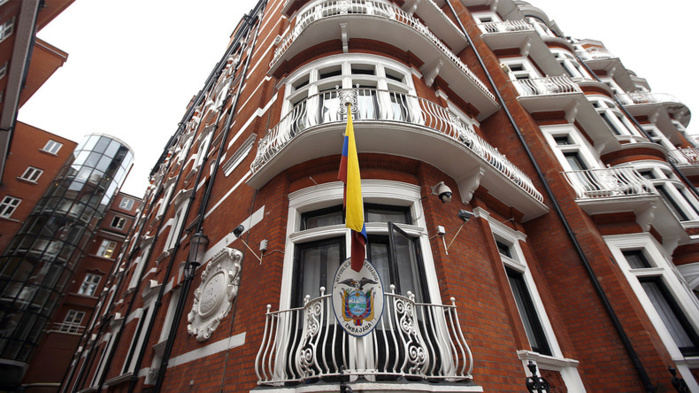 WikiLeaks : un homme escalade l'ambassade de l'Equateur, les réseaux s'inquiètent pour Assange