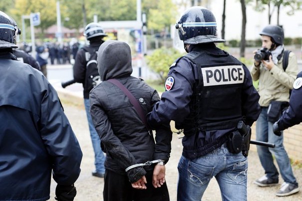 FRANCE : Un sénégalais condamné à deux ans ferme pour avoir...fracassé la tête d’un flic.
