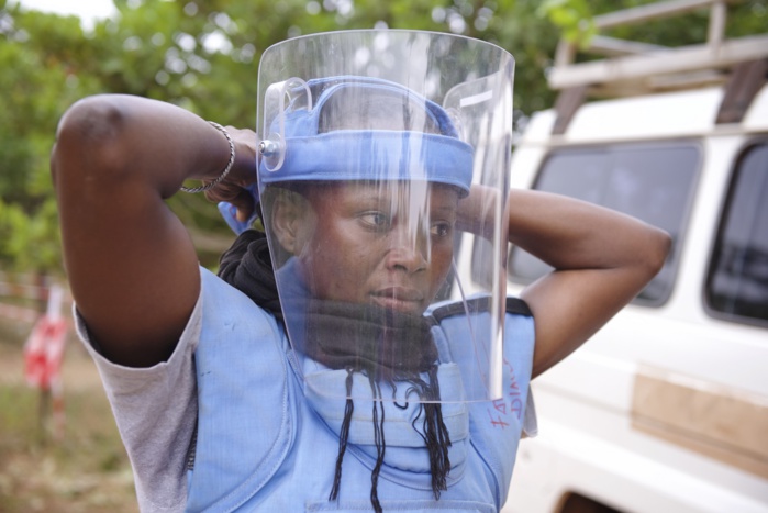 Notre héros du jour: Fatou Diaw, démineur en Casamance! Son métier: risquer sa vie à enlever les mines qui ont fait des centaines de victimes!
