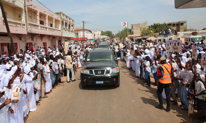 TOURNÉE ÉCONOMIQUE : ACCUEIL POPULAIRE ET VISITE DES CHAMPS DE KAOLACK ET KAFFRINE POUR LE PRÉSIDENT TOURNÉE ÉCONOMIQUE : ACCUEIL POPULAIRE ET VISITE DES CHAMPS DE KAOLACK ET KAFFRINE POUR LE PRÉSIDENT