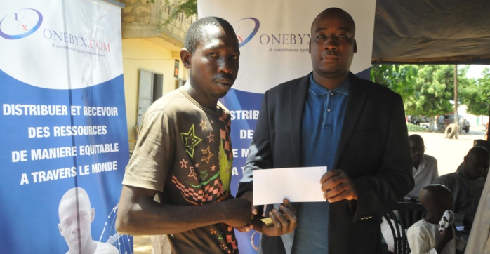 ANNÉE SCOLAIRE : Ousmane Cissé procure des dons aux populations de Kébémer ANNÉE SCOLAIRE : Ousmane Cissé procure des dons aux populations de Kébémer