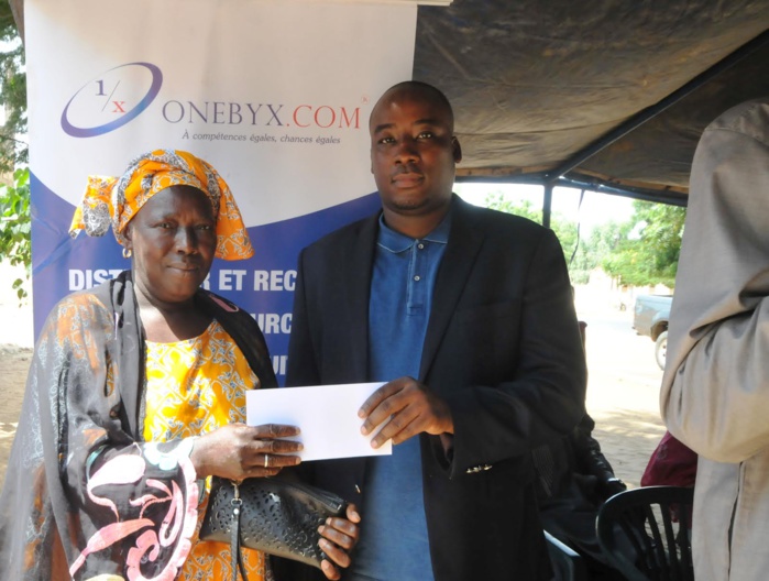 ANNÉE SCOLAIRE : Ousmane Cissé procure des dons aux populations de Kébémer ANNÉE SCOLAIRE : Ousmane Cissé procure des dons aux populations de Kébémer