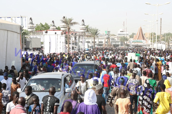 TOUBA MOSQUÉE : Grosse affluence des pèlerins à l'heure du Magal ( IMAGES ) TOUBA MOSQUÉE : Grosse affluence des pèlerins à l'heure du Magal ( IMAGES )