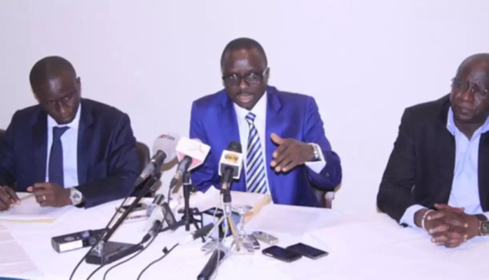 Macky à la levée du corps du père de Me Papa Leyti Ndiaye Macky à la levée du corps du père de Me Papa Leyti Ndiaye