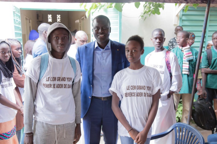Cheikh Bakhoum prime les meilleurs élèves de Grand-Yoff Cheikh Bakhoum prime les meilleurs élèves de Grand-Yoff