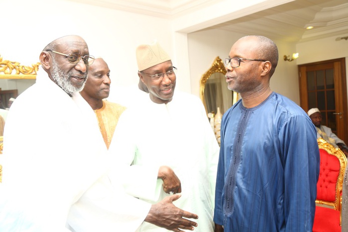 Les Images de la visite de Thierno Madani Mountaga Tall chez Mamadou Mamour Diallo leader du Mouvement "Dolly Macky" à Louga Les Images de la visite de Thierno Madani Mountaga Tall chez Mamadou Mamour Diallo leader du Mouvement "Dolly Macky" à Louga