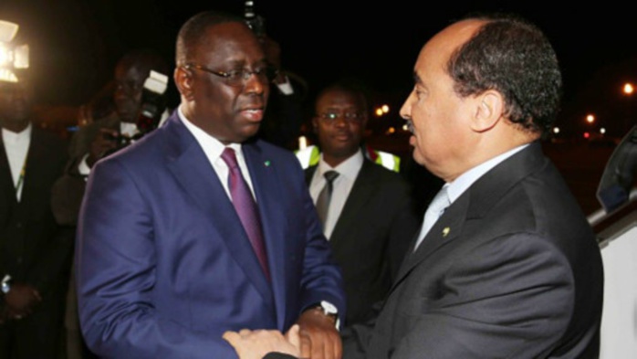 Crise gambienne : Le président Aziz a quitté Dakar