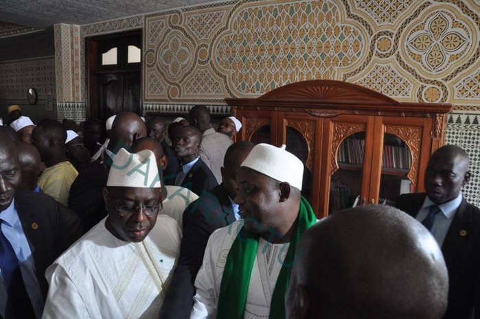 Les présidents Macky Sall du Sénégal et Adama Barrow de la Gambie ont prié ce vendredi à la mosquée Omarienne (IMAGES)
