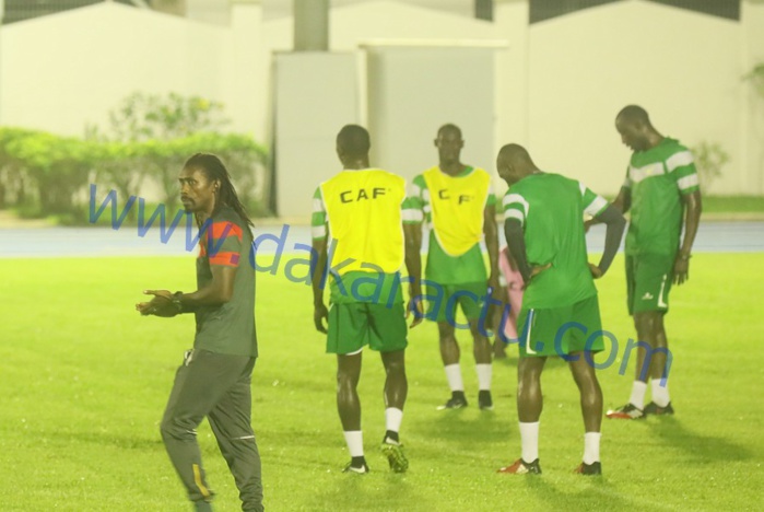Entraînement des Lions : Aliou Cissé va-t-il faire tourner son banc face à l’Algérie ?