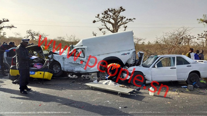 GRAVE ACCIDENT SUR L'AXE POUT-THIÈS : 3 morts et plusieurs blessés graves ( IMAGES) GRAVE ACCIDENT SUR L'AXE POUT-THIÈS : 3 morts et plusieurs blessés graves ( IMAGES)