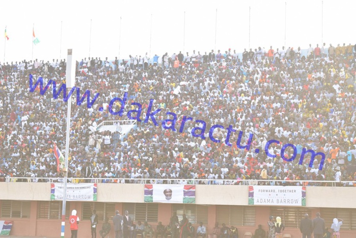 52e anniversaire et prestation de serment de Barrow : Les Gambiens prennent d'assaut le stade de Bakau (IMAGES)