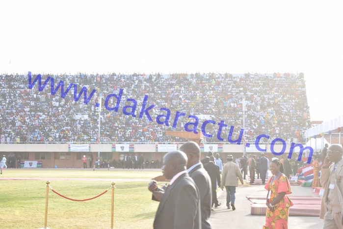 52e anniversaire et prestation de serment de Barrow : Les Gambiens prennent d'assaut le stade de Bakau (IMAGES)