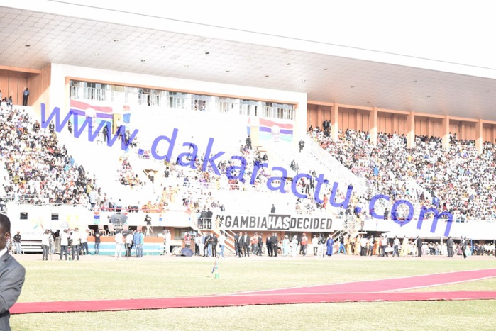 52e anniversaire et prestation de serment de Barrow : Les Gambiens prennent d'assaut le stade de Bakau (IMAGES)
