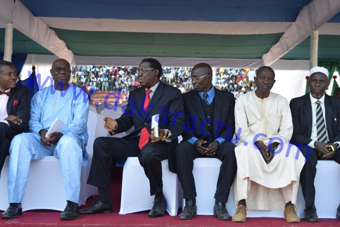 52e anniversaire et prestation de serment de Barrow : Les Gambiens prennent d'assaut le stade de Bakau (IMAGES)