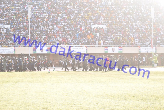 52e anniversaire et prestation de serment de Barrow : Les Gambiens prennent d'assaut le stade de Bakau (IMAGES) 52e anniversaire et prestation de serment de Barrow : Les Gambiens prennent d'assaut le stade de Bakau (IMAGES)