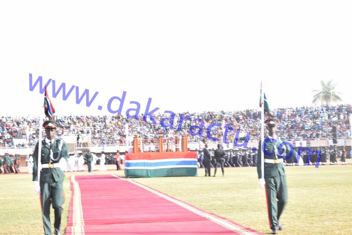 52e anniversaire et prestation de serment de Barrow : Les Gambiens prennent d'assaut le stade de Bakau (IMAGES)