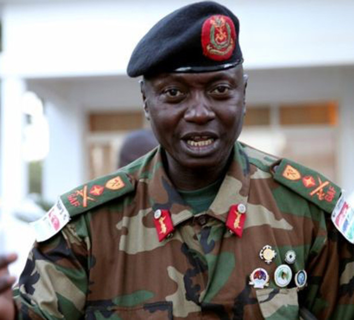 GAMBIE : Le Général Ousmane Badjie fait arrêter trois jungulars avant de les livrer lui-même à la police GAMBIE : Le Général Ousmane Badjie fait arrêter trois jungulars avant de les livrer lui-même à la police