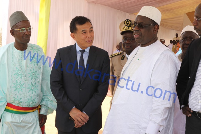 Macky Sall défend les Chinois à Ngueufatt : « Quoi qu’on puisse dire d’eux, ils sont dignes de confiance »