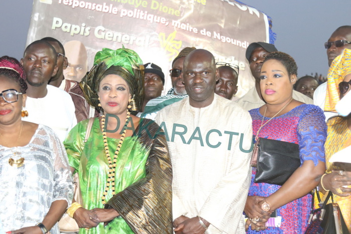 Les images du drapeau du maire de N'goundiane, Mbaye Dione Les images du drapeau du maire de N'goundiane, Mbaye Dione