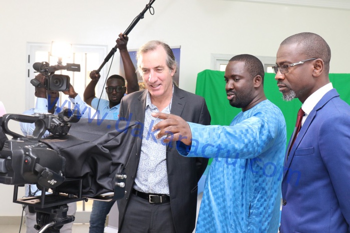 Visite de Christophe Bigot à Dakaractu : L’ambassadeur de France imprégné du travail effectué par la presse sénégalaise. Visite de Christophe Bigot à Dakaractu : L’ambassadeur de France imprégné du travail effectué par la presse sénégalaise.