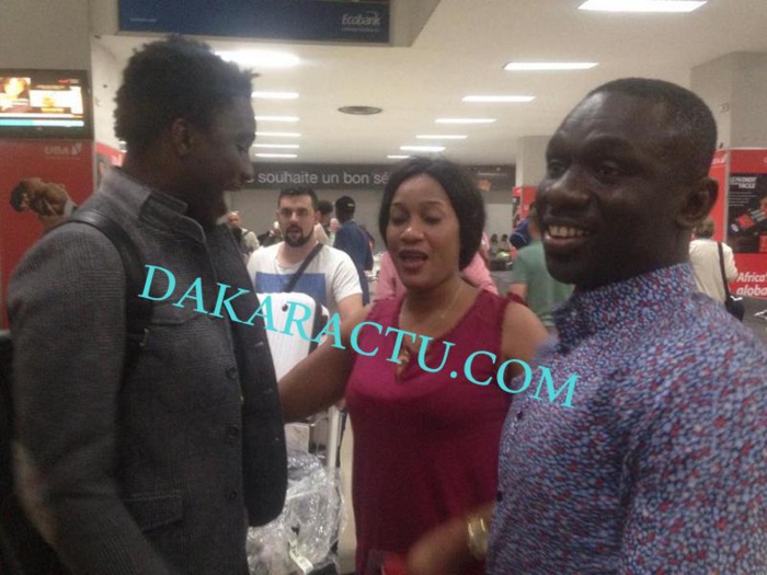 DE RETOUR DE PARIS : Wally Ballago Seck rencontre Pape Diouf et son épouse à l'aéroport LSS DE RETOUR DE PARIS : Wally Ballago Seck rencontre Pape Diouf et son épouse à l'aéroport LSS