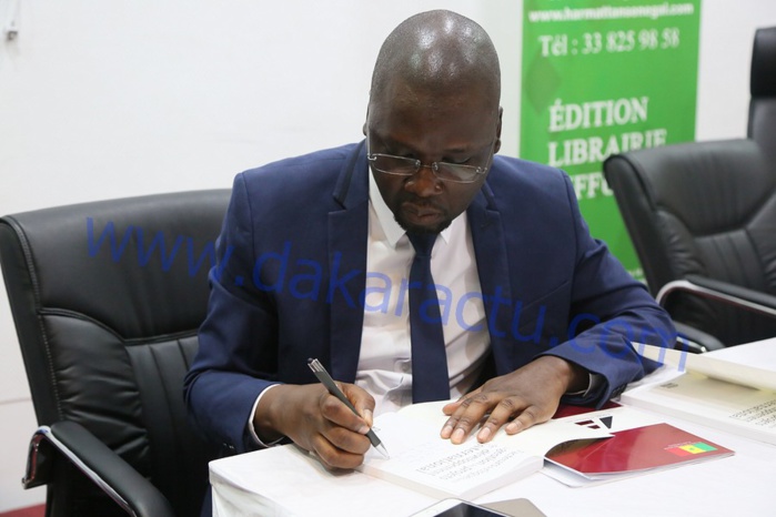 Cérémonie de lancement et de dédicace du livre du Dr Papa Modou Ndiaye, Directeur administrateur Général du Fond d’Entretien Routier Cérémonie de lancement et de dédicace du livre du Dr Papa Modou Ndiaye, Directeur administrateur Général du Fond d’Entretien Routier