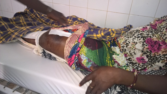 Arrivée en urgence à l'hôpital de Tamba, elle attend depuis 72 heures sa prise en charge.