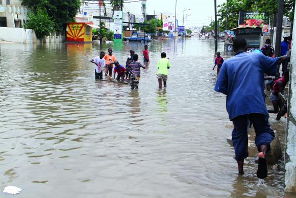 INONDATIONS : Louga patauge dans les eaux dès sa première pluie 