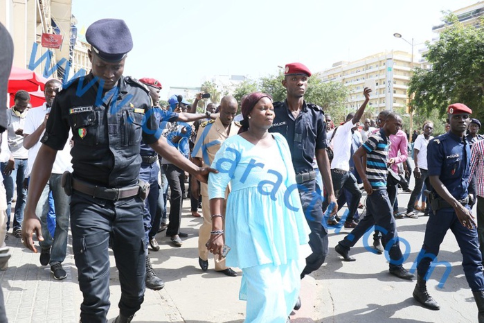 Les images de la marche organisée par Me Abdoulaye Wade Les images de la marche organisée par Me Abdoulaye Wade