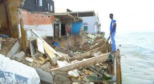 Raz-de-marée à Santhiaba : Des maisons inondées par les eaux marines