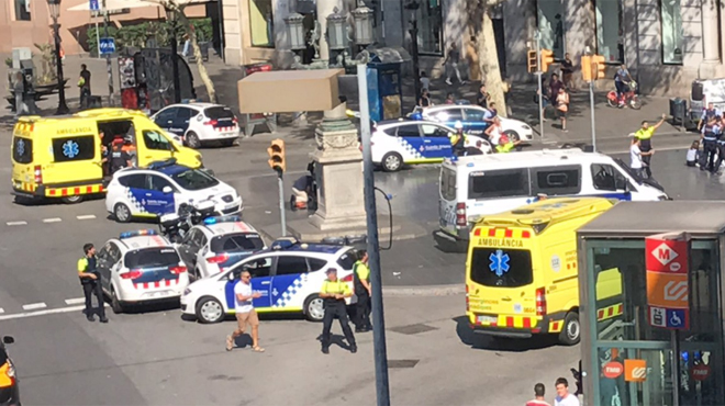 ESPAGNE : Une fourgonnette percute la foule à Barcelone, plusieurs blessés