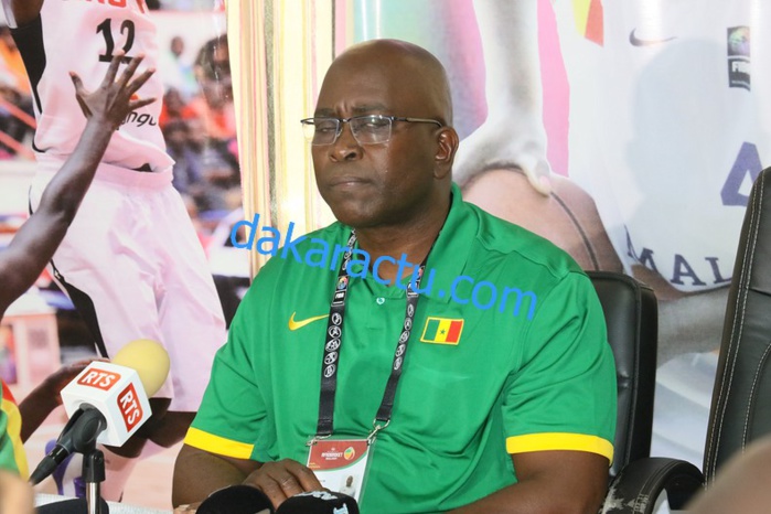 Bagarre entre les équipes du Nigeria et du Sénégal à l’Afrobasket féminin (entraîneur) Bagarre entre les équipes du Nigeria et du Sénégal à l’Afrobasket féminin (entraîneur)