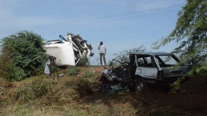 Collision entre un mini car et un véhicule 7 places à Colonat : 4 morts et 16 blessés Collision entre un mini car et un véhicule 7 places à Colonat : 4 morts et 16 blessés