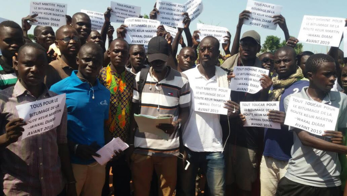 Les populations de Ngayokhème et Diarère réclament le bitumage du tronçon Keur Martin/Wakhal Diam. Les populations de Ngayokhème et Diarère réclament le bitumage du tronçon Keur Martin/Wakhal Diam.