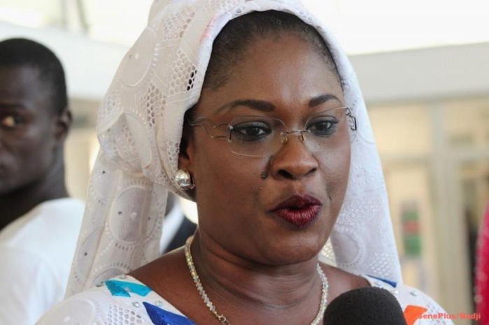 Mously Diakhaté, lauréate du Prix Humanitaire Panafricain Mously Diakhaté, lauréate du Prix Humanitaire Panafricain