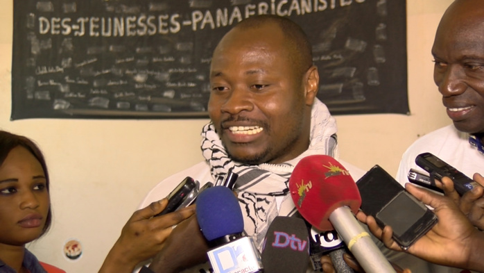 FRONT ANTI APE ANTI CFA : L’impérialisme menace notre filière avicole Protégeons le poulet et les emplois sénégalais et soutenons le gouvernement FRONT ANTI APE ANTI CFA : L’impérialisme menace notre filière avicole Protégeons le poulet et les emplois sénégalais et soutenons le gouvernement