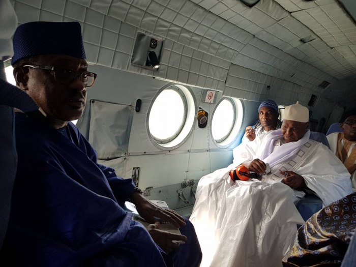 A la tête d'une forte délégation, Me Abdoulaye Wade quitte Dakar à bord d'un hélicoptère en direction de Touba A la tête d'une forte délégation, Me Abdoulaye Wade quitte Dakar à bord d'un hélicoptère en direction de Touba