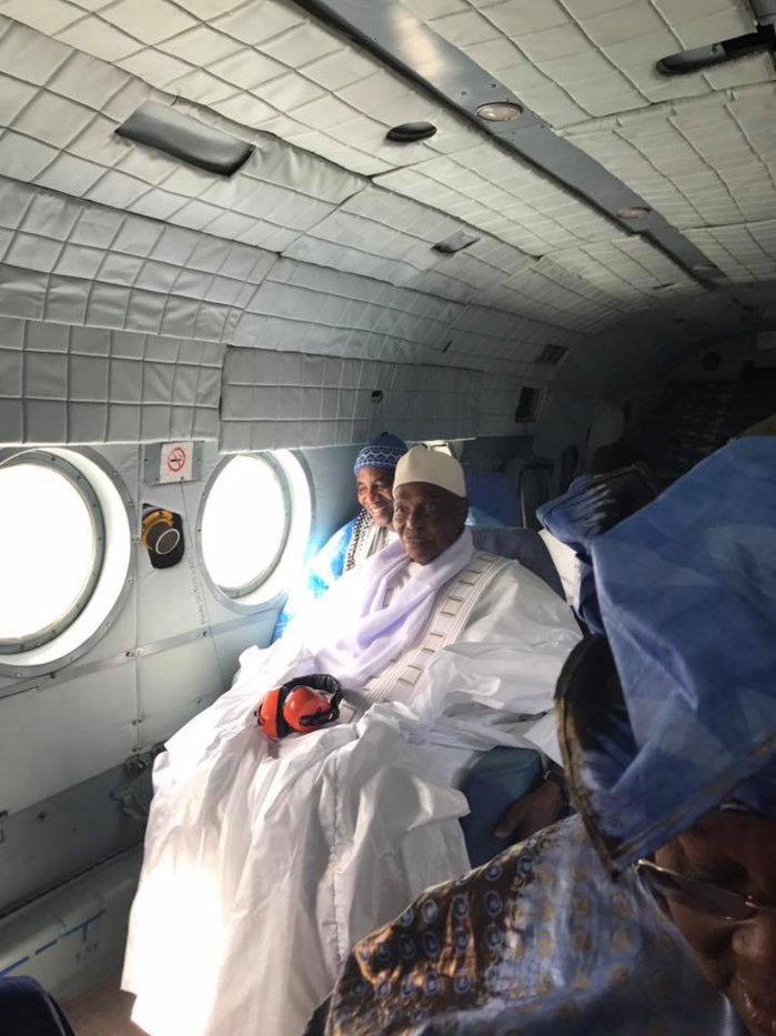 A la tête d'une forte délégation, Me Abdoulaye Wade quitte Dakar à bord d'un hélicoptère en direction de Touba A la tête d'une forte délégation, Me Abdoulaye Wade quitte Dakar à bord d'un hélicoptère en direction de Touba