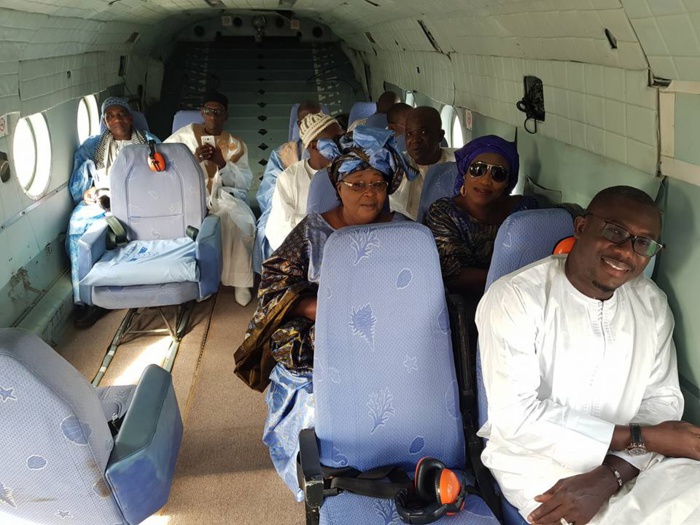 A la tête d'une forte délégation, Me Abdoulaye Wade quitte Dakar à bord d'un hélicoptère en direction de Touba A la tête d'une forte délégation, Me Abdoulaye Wade quitte Dakar à bord d'un hélicoptère en direction de Touba