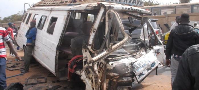 Magal 2017 : Un chauffeur de car rapide perd la vie après une collision avec un camion sur la route de Gossas Magal 2017 : Un chauffeur de car rapide perd la vie après une collision avec un camion sur la route de Gossas