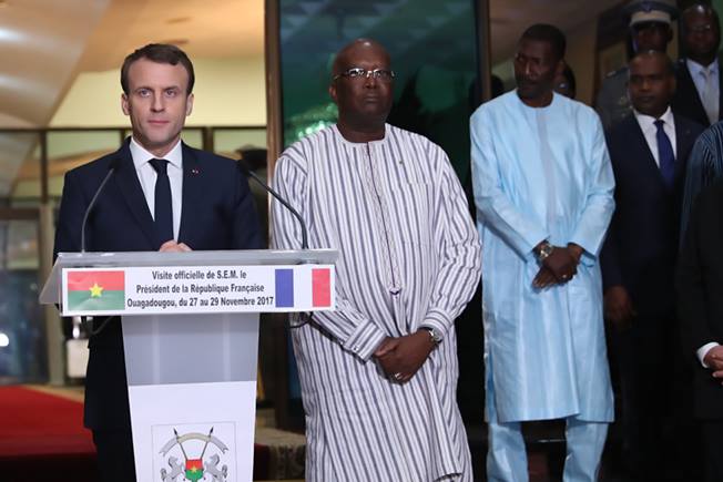 Macron sur l’esclavagisme en Libye : « Qui sont les trafiquants ? Ce sont les Africains, mon ami ! »