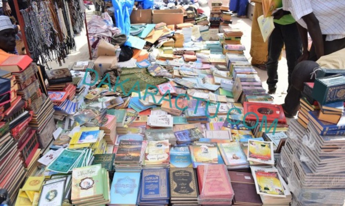 Médina Baye : l'esplanade de la mosquée se transforme en foire le temps du Gamou (Images) Médina Baye : l'esplanade de la mosquée se transforme en foire le temps du Gamou (Images)
