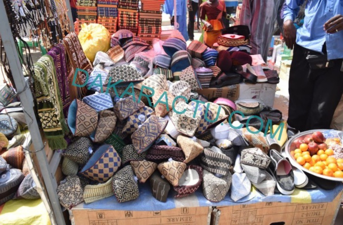 Médina Baye : l'esplanade de la mosquée se transforme en foire le temps du Gamou (Images) Médina Baye : l'esplanade de la mosquée se transforme en foire le temps du Gamou (Images)